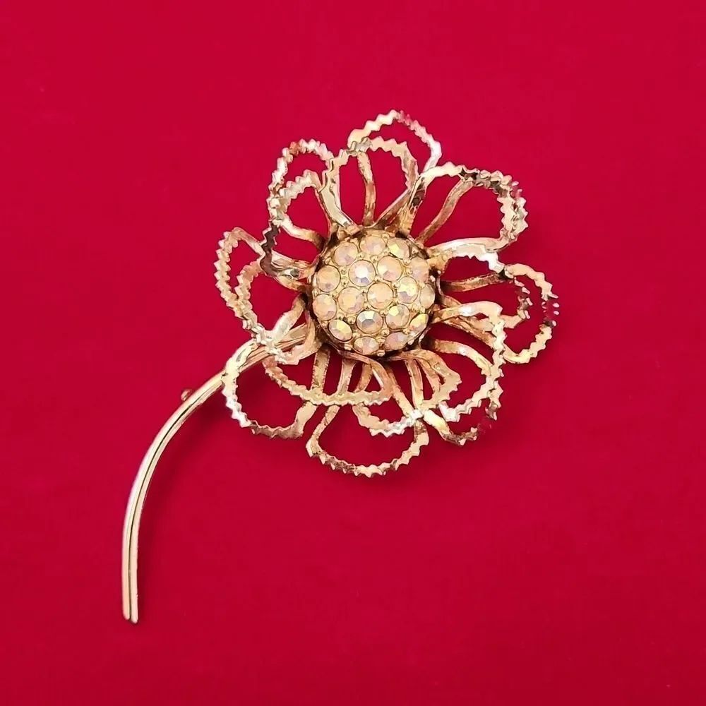 Vintage Gold Plated Flower Floral Rhinestone Brooch Pin 60s